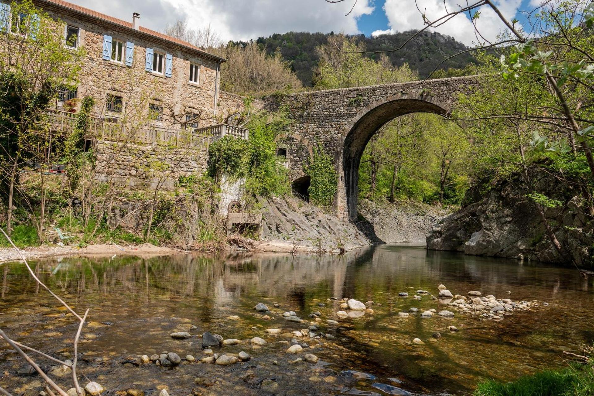 Rives De Bourges Daire Burzet Dış mekan fotoğraf